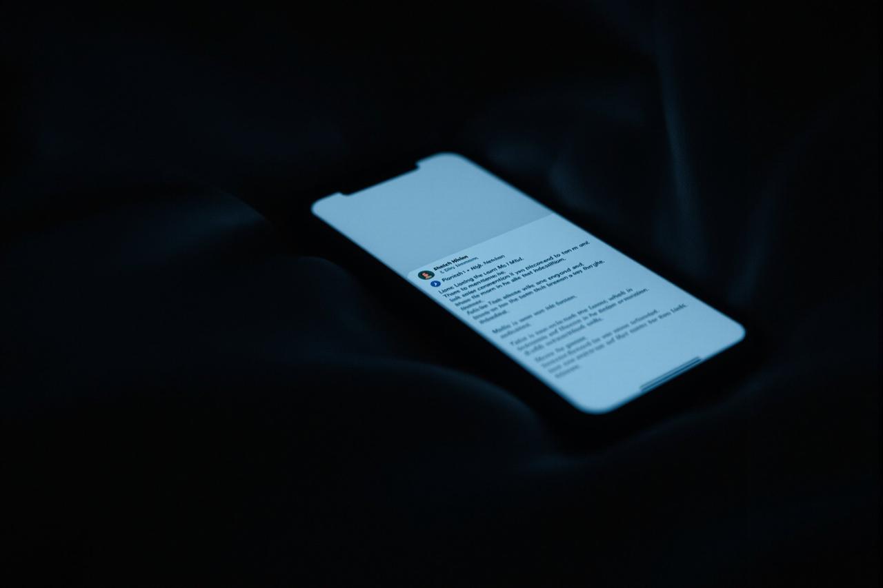 某女星深夜发文疑暗讽前男友,评论区炸锅了